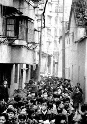 云沪深配资 王建宙撰文：难忘的“装电话热”