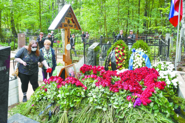 传金所 普里戈任被葬父亲墓旁，俄媒爆料：至少两名嫌疑人已“浮出水面”