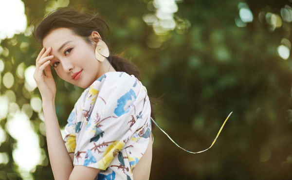 亿腾证券 王鸥何九华已领证，女儿首次曝光，男方曾经否认结婚被打脸